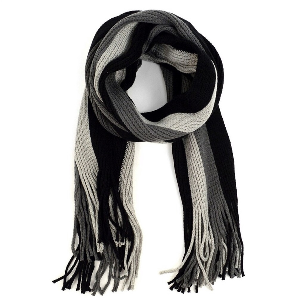 Black and gray thick scarf